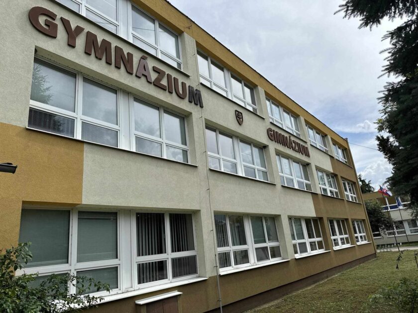 Pracovisko Národného inštitútu vzdelávania a mládeže v Komárne vzdelávalo k téme podporných opatrení pedagógov úspešného gymnázia