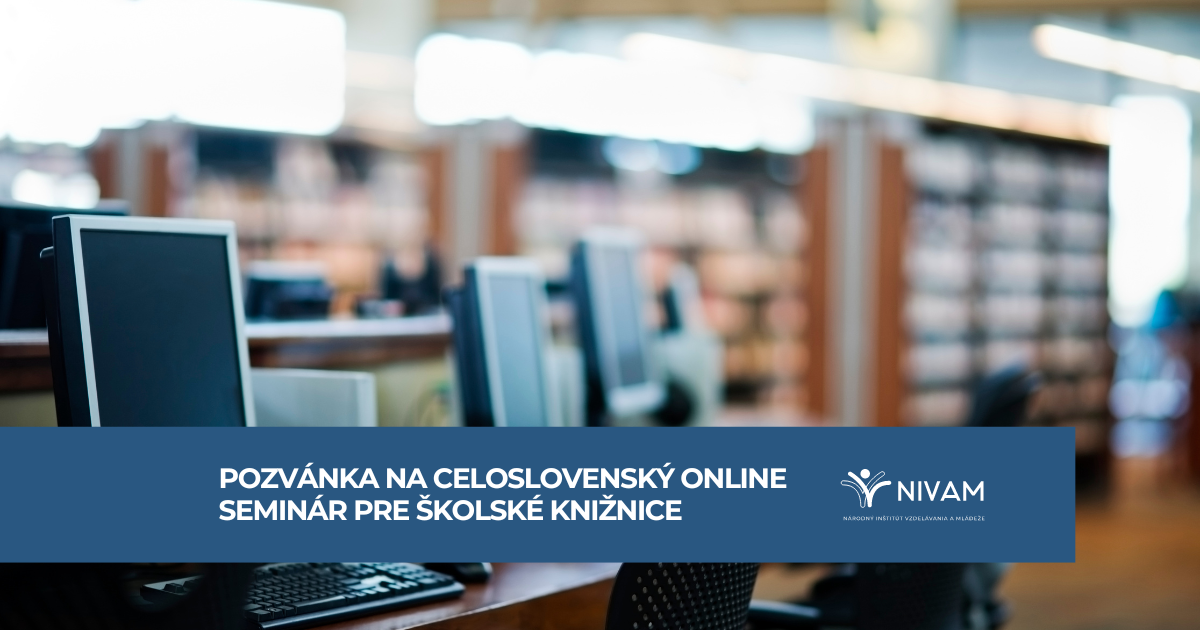 na obrázku v pozadí knižnica a v popredí počítače ako pozvánka na online seminár pre knižnice